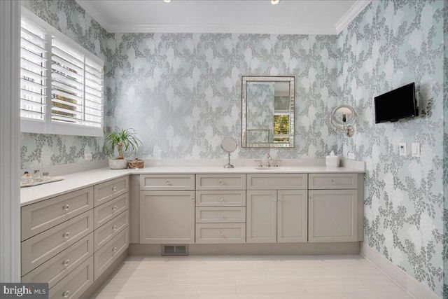 8917 HARVEST SQUARE CT, Potomac, MD 20854