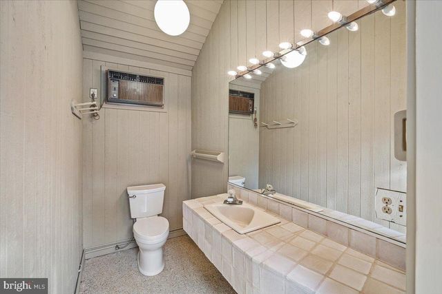 8917 HARVEST SQUARE CT, Potomac, MD 20854