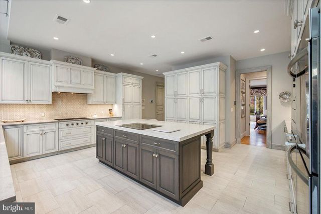 8917 HARVEST SQUARE CT, Potomac, MD 20854