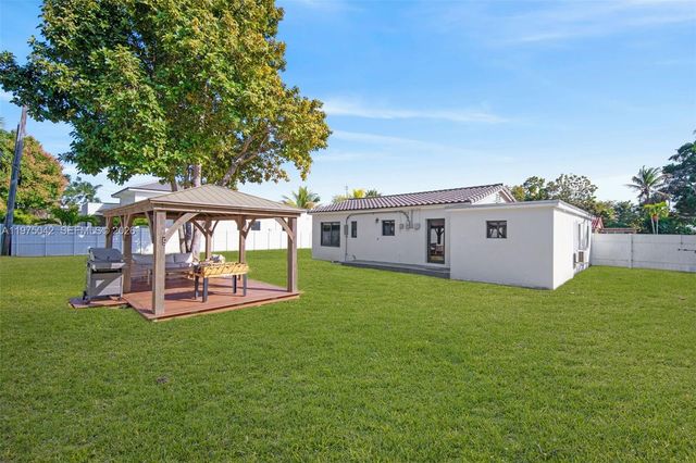 529 NE 109th St, Miami, FL 33161