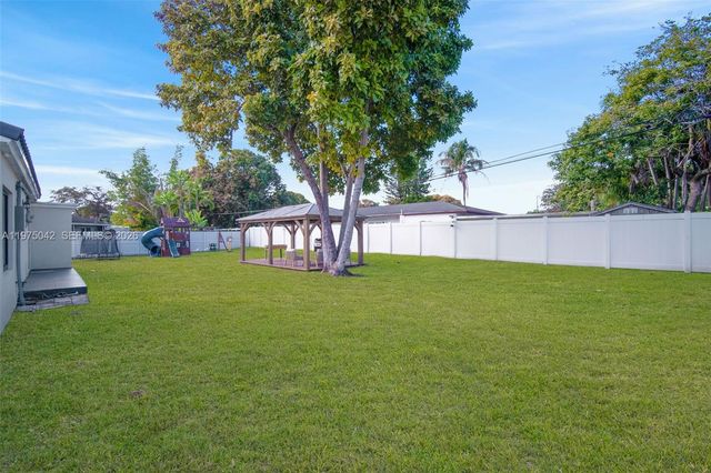 529 NE 109th St, Miami, FL 33161