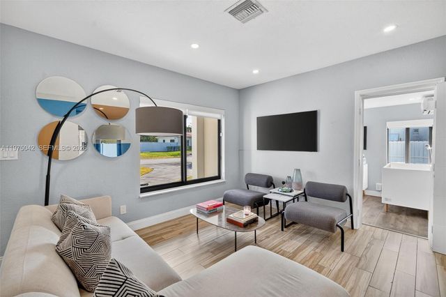 529 NE 109th St, Miami, FL 33161