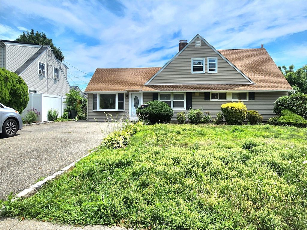 60 Barrister Road, Levittown, NY 11756