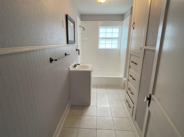 74 County Road 2415, Hull, TX 77564