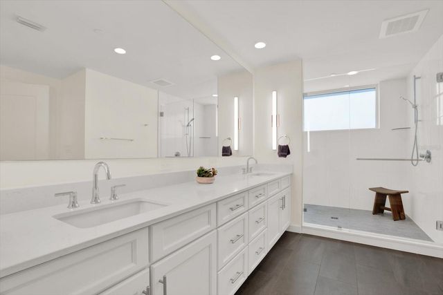 920 N OSCEOLA AVENUE 301, Clearwater, FL 33755