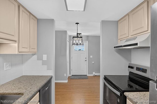 25245 Franklin Terrace 3, South Lyon, MI 48178