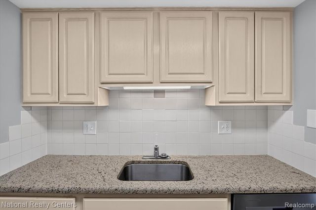 25245 Franklin Terrace 3, South Lyon, MI 48178