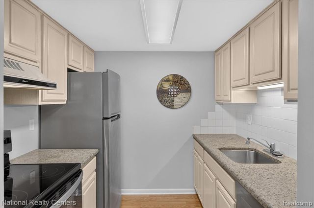 25245 Franklin Terrace 3, South Lyon, MI 48178