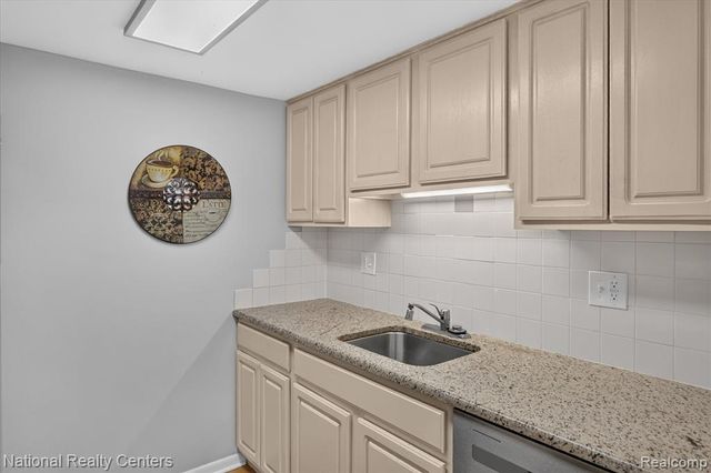 25245 Franklin Terrace 3, South Lyon, MI 48178