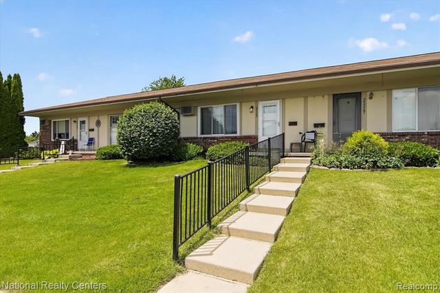25245 Franklin Terrace 3, South Lyon, MI 48178