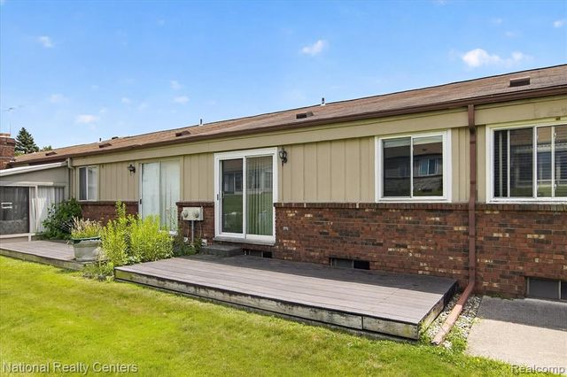 25245 Franklin Terrace 3, South Lyon, MI 48178