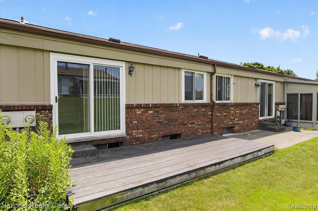 25245 Franklin Terrace 3, South Lyon, MI 48178