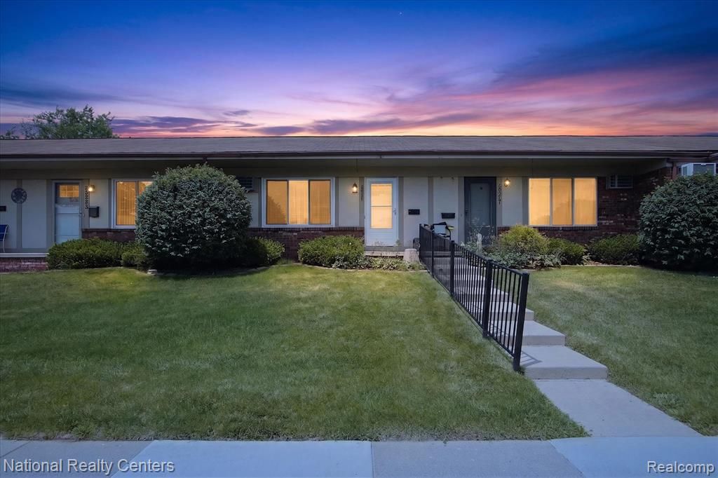 25245 Franklin Terrace 3, South Lyon, MI 48178
