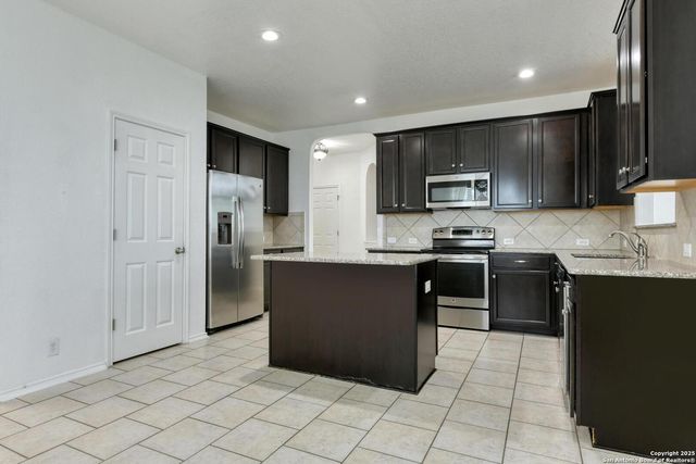 9842 Common Law, Converse, TX 78109