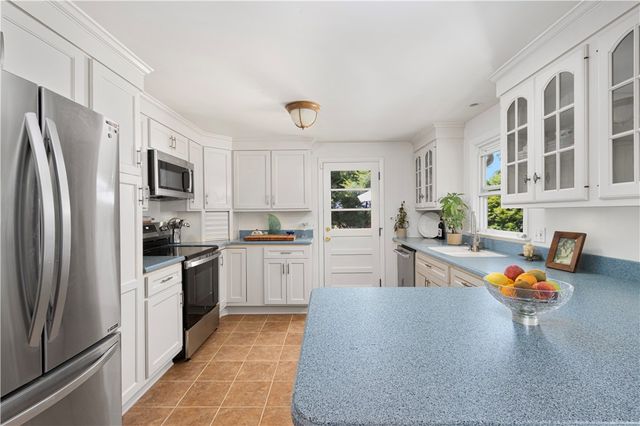 141 Redwood Road, Portsmouth, RI 02871