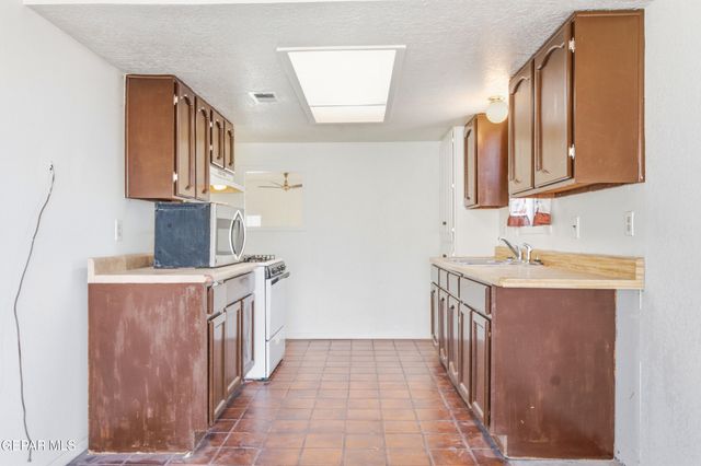 1530 Bob Smith Drive, El Paso, TX 79936