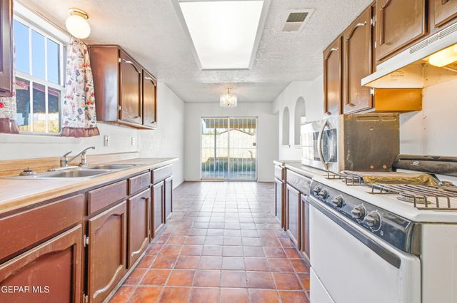 1530 Bob Smith Drive, El Paso, TX 79936