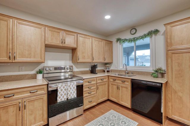 2324 Cumberland COURT, Mequon, WI 53092