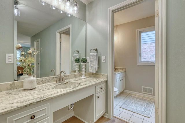 2324 Cumberland COURT, Mequon, WI 53092