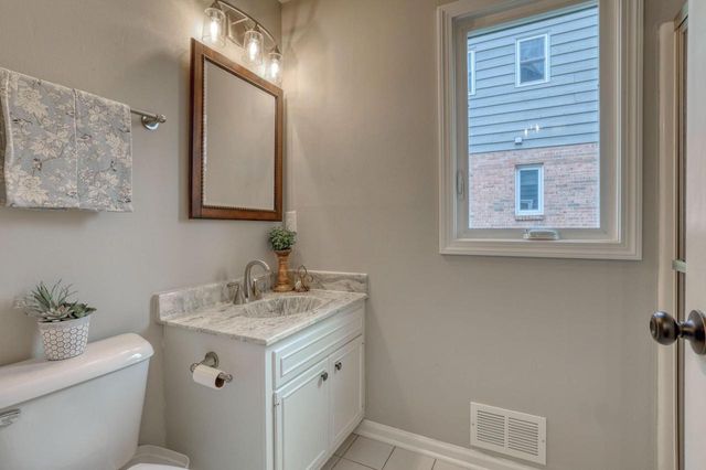 2324 Cumberland COURT, Mequon, WI 53092