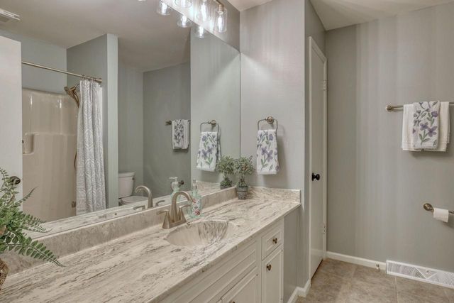 2324 Cumberland COURT, Mequon, WI 53092