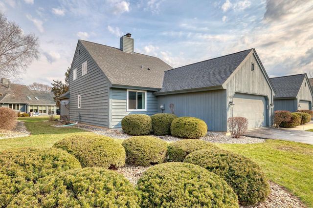 2324 Cumberland COURT, Mequon, WI 53092