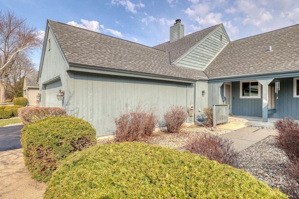 2324 Cumberland COURT, Mequon, WI 53092