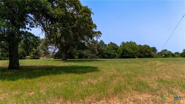 000 Cattlemens Row, Lockhart, TX 78644