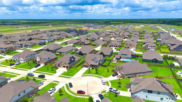 13510 Fallbrook Circle, Mont Belvieu, TX 77535