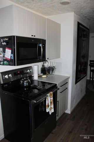 1327 SW 12th St, Ontario, OR 97914