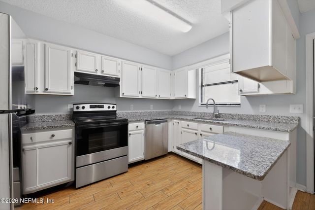 3916 HUNTERS LAKE Circle W, Jacksonville, FL 32210