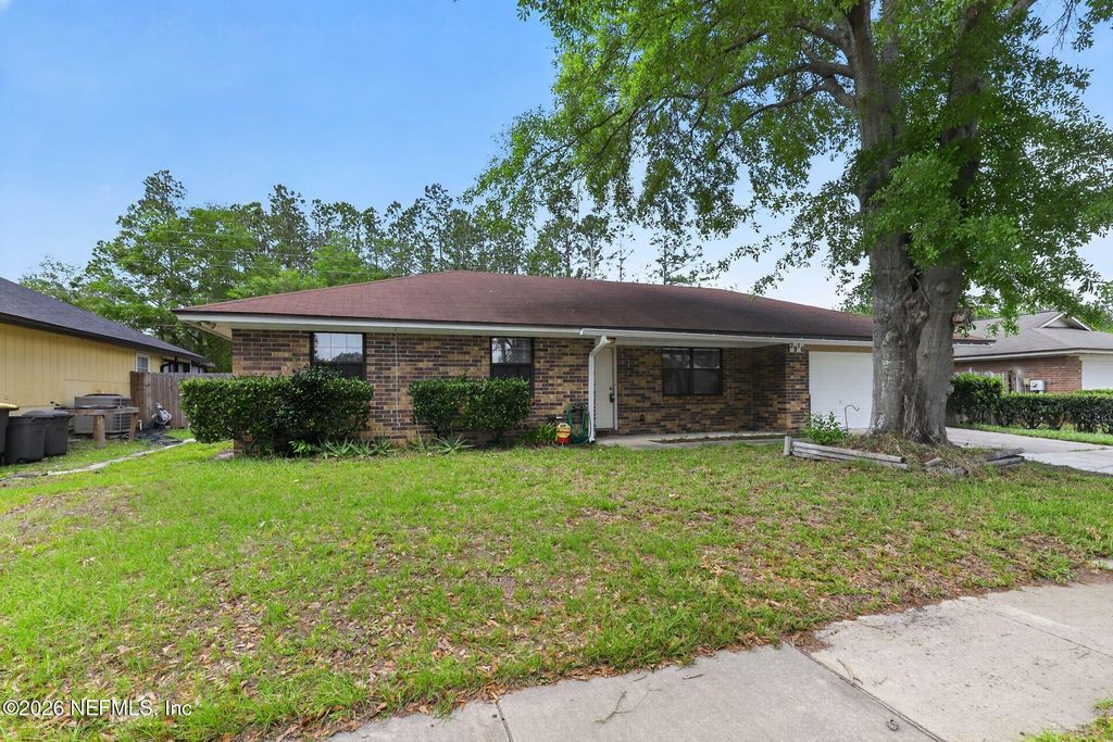 3916 HUNTERS LAKE Circle W, Jacksonville, FL 32210