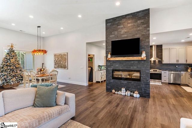 338 Jordan Creek Road, Inman, SC 29349