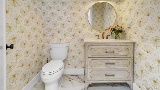 99 Beach Road, Westhampton Beach, NY 11978