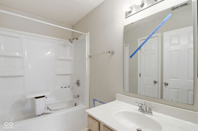 902 Hearthside Court, Brownsburg, IN 46112