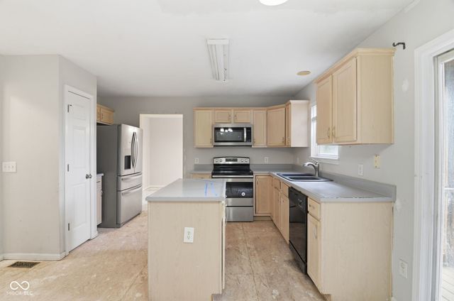 902 Hearthside Court, Brownsburg, IN 46112