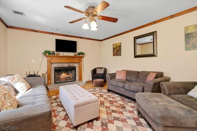 9 Carriage Ln, Hardyston Twp., NJ 07419
