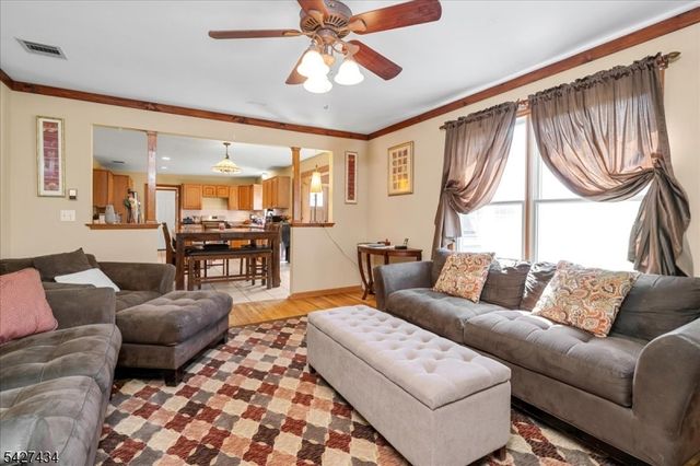 9 Carriage Ln, Hardyston Twp., NJ 07419
