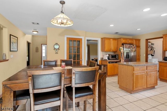 9 Carriage Ln, Hardyston Twp., NJ 07419