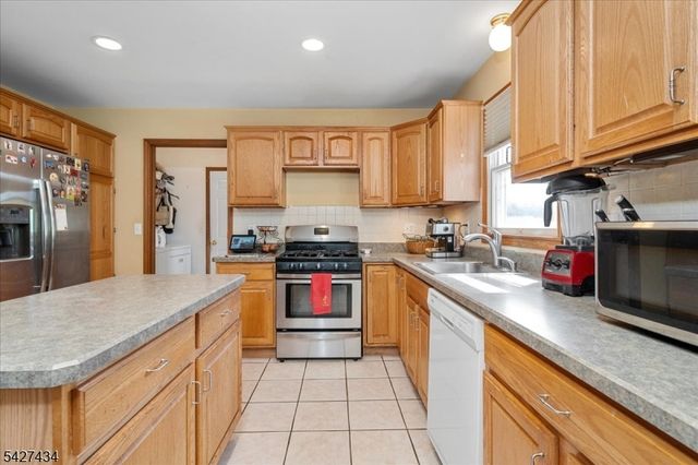 9 Carriage Ln, Hardyston Twp., NJ 07419