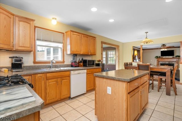 9 Carriage Ln, Hardyston Twp., NJ 07419