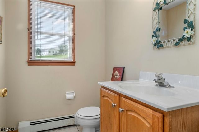 9 Carriage Ln, Hardyston Twp., NJ 07419