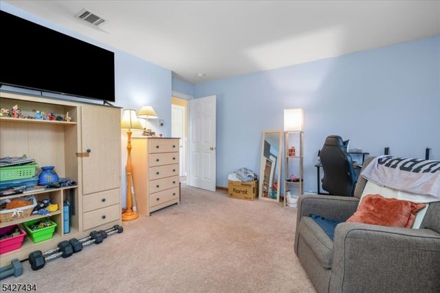 9 Carriage Ln, Hardyston Twp., NJ 07419