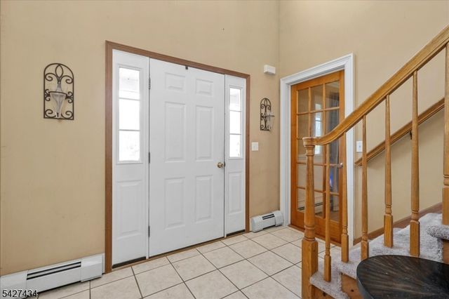 9 Carriage Ln, Hardyston Twp., NJ 07419