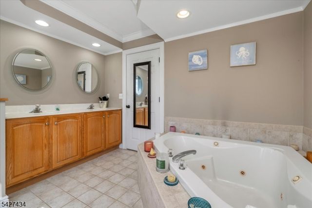 9 Carriage Ln, Hardyston Twp., NJ 07419