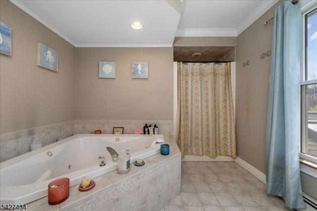9 Carriage Ln, Hardyston Twp., NJ 07419