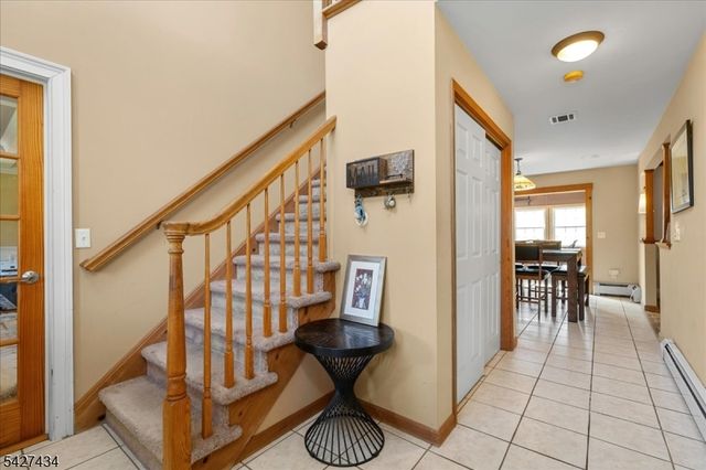 9 Carriage Ln, Hardyston Twp., NJ 07419