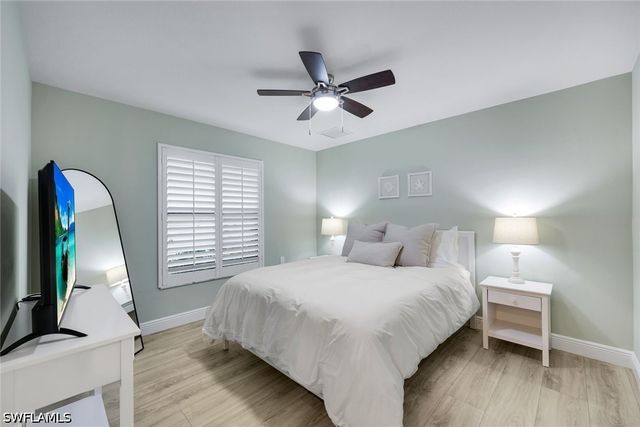 517 Parkwood LN, Naples, FL 34103