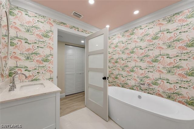 517 Parkwood LN, Naples, FL 34103