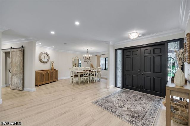 517 Parkwood LN, Naples, FL 34103